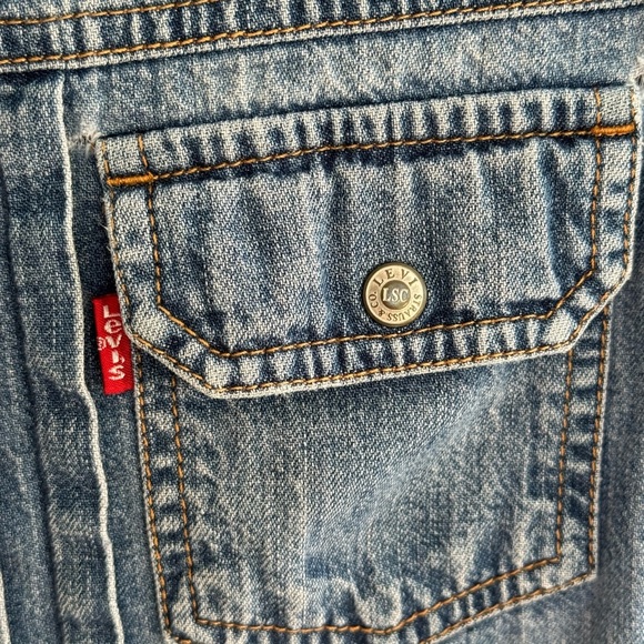 Vintage Levi’s Denim button down shirt size medium - Picture 3 of 8